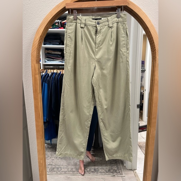 Zara Woman’s Khaki Pants - Picture 1 of 3